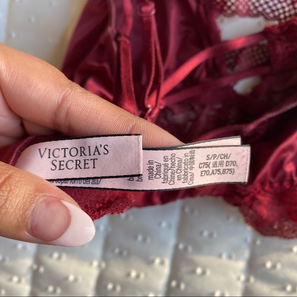 Victoria secrets red bra in perfect condition. Size S - Picture 7 of 7